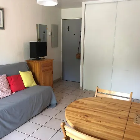 T2 A - Centre-ville, Proche Et Commerces, Avec Parking Et Balcon - Fr-1-319-12 Daire