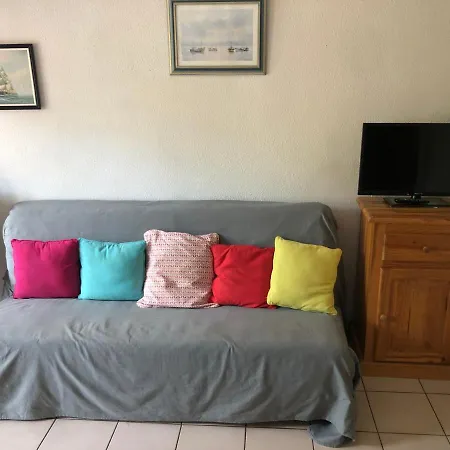 Appartement T2 A - Centre-ville, Proche Et Commerces, Avec Parking Et Balcon - Fr-1-319-12 *