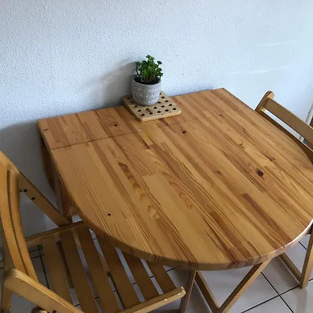 Appartement T2 A - Centre-ville, Proche Et Commerces, Avec Parking Et Balcon - Fr-1-319-12 *