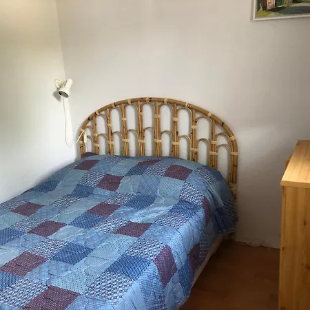 Appartement T2 A - Centre-ville, Proche Et Commerces, Avec Parking Et Balcon - Fr-1-319-12