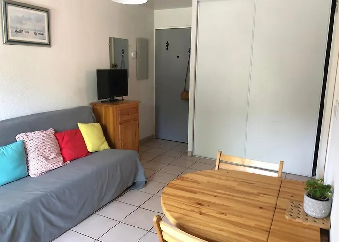 T2 A - Centre-ville, Proche Et Commerces, Avec Parking Et Balcon - Fr-1-319-12 شقة