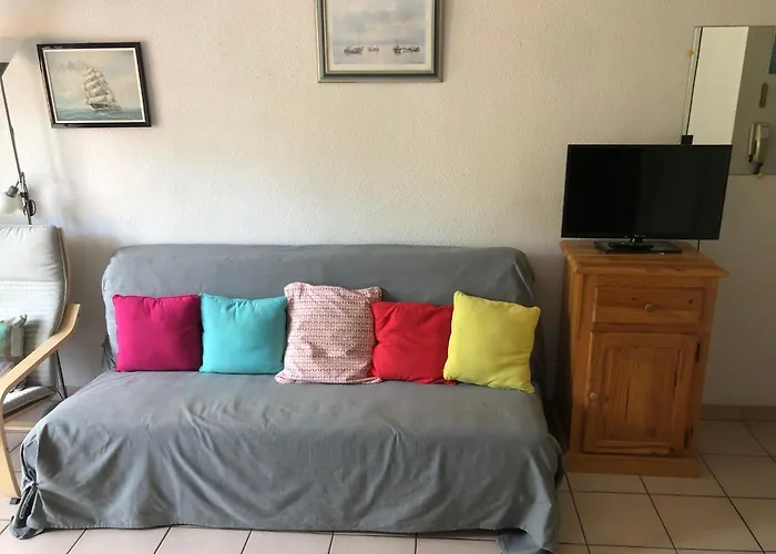 شقة T2 A - Centre-ville, Proche Et Commerces, Avec Parking Et Balcon - Fr-1-319-12 *